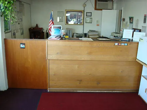 Gray Plaza Motel 2*